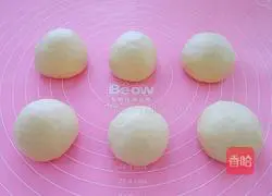 Illustration of how to make chives, bacon, cheese and meat floss bread 7