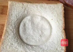 Illustration of how to make egg and cheese toast 3