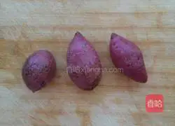 Illustration of how to make banana and purple sweet potato toast rolls 1
