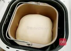 Illustration of how to make hand-shredded condensed milk bread 4