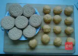 Illustration of how to make pumpkin sandwich cookies 8