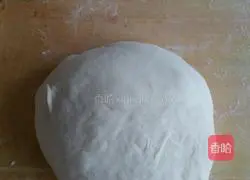 Illustration of how to make red bean paste toast 3