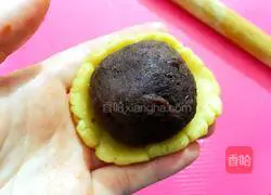 Illustration of how to make Cantonese bean paste and egg yolk mooncakes 11