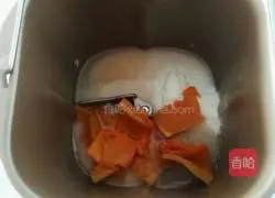 Illustration of how to make pumpkin and meat floss bread 2