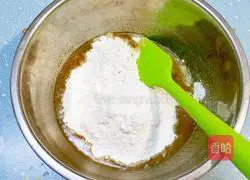 Illustration of how to make custard mooncakes 2