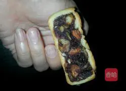 Illustration of how to make nut and bean paste mooncakes 9