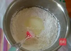 Lotus Paste and Egg Yolk Mooncake Recipe Illustration 5