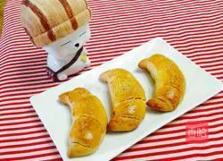 Illustration of how to make golden croissants 14