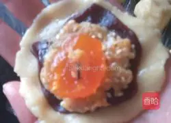 Cantonese egg yolk mooncake recipe 4