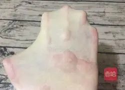 Illustration of how to make meat floss bread 4