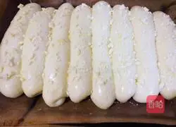 Illustration of making no-knead crispy buns 15