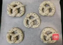Illustration of how to make black sesame bagels 4