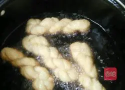 Illustration of how to make egg twists 14