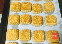 Cantonese egg yolk mooncake recipe 8