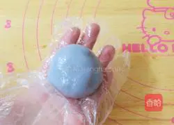 Illustration of how to make snow-skin mooncakes with rose filling 17