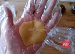 Illustration of how to make Cantonese-style mooncakes 8