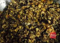 Illustration of how to make vegetable five-nut mooncakes 4