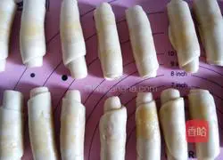 Illustration of how to make puff pastry mooncakes 11