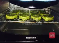 Illustration of how to make matcha biscuits 4