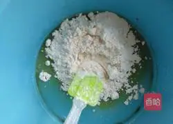 Illustration of how to make five-nut mooncakes 3