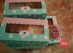 Illustration of how to make Cantonese creamy coconut milk and egg yolk filling mooncakes 14