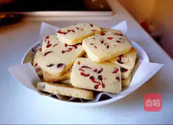 Illustration of how to make cranberry prune cookies 8