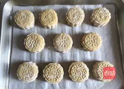 Illustration of how to make jujube paste mooncakes 14