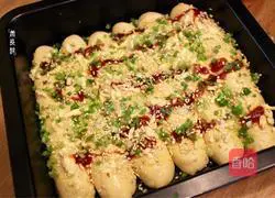 Illustration of how to make onion-flavored pork floss steak buns 15