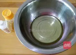 Cantonese White Lotus Egg Yolk Mooncake Recipe Illustration 1