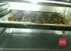 Illustration of how to make chocolate chip cookies 4