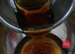 Illustration of how to make Cantonese bean paste and egg yolk mooncakes 1