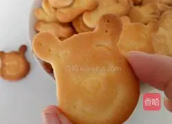 Illustration of how to make cartoon soda crackers 13