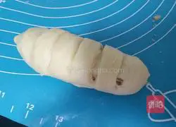 Illustration of how to make meat floss rolls 10