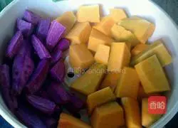 Illustration of how to make pumpkin mooncakes 1