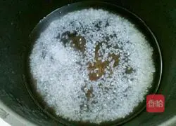 Illustration of how to make moon cake porridge 2