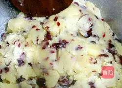 Illustration of how to make cranberry cookies 8