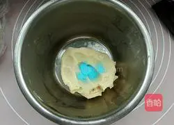 Illustration of how to make white kidney bean fruit mooncake filling 11