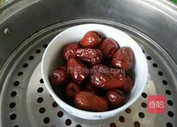 Illustration of how to make jujube paste mooncake filling 1