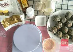 Illustration of how to make mooncakes with five kernel fillings 1