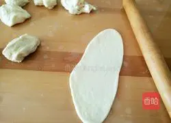 Illustration of how to make milk-flavored crispy snack buns 8