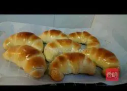 Illustration of making butter roll bread 14