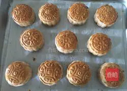 Illustration of how to make jujube paste mooncakes 18