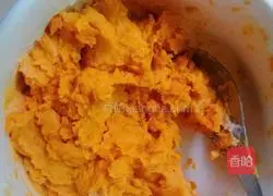 Illustration of how to make toast rolls 3