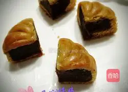 Illustration of how to make Cantonese mooncakes with bean paste 21