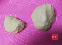 Illustration of how to make crispy bean paste and egg yolk mooncakes 1