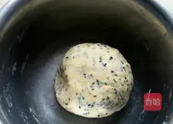 Illustration of how to make black sesame salty biscuits 4