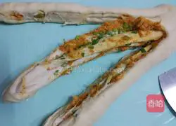 Illustration of how to make chives and meat floss toast 13