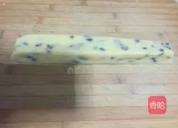 Illustration of how to make red grape biscuits 4