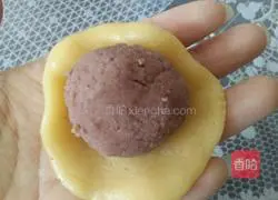 Illustration of how to make bean paste mooncakes 4