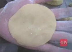 Cantonese egg yolk bean paste mooncake recipe 6